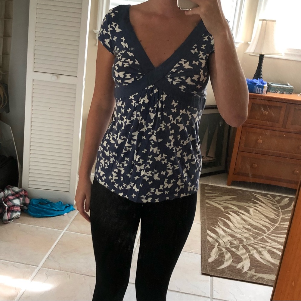 V-neck shirt